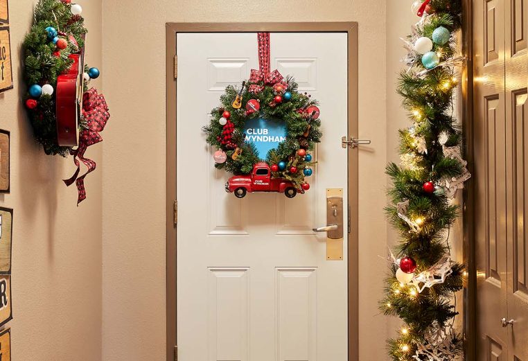 A Club Wyndham wreath and garland hanging in the entranceway of a Hallmark Channel Countdown to Christmas Holiday suite in Nashville, TN. 