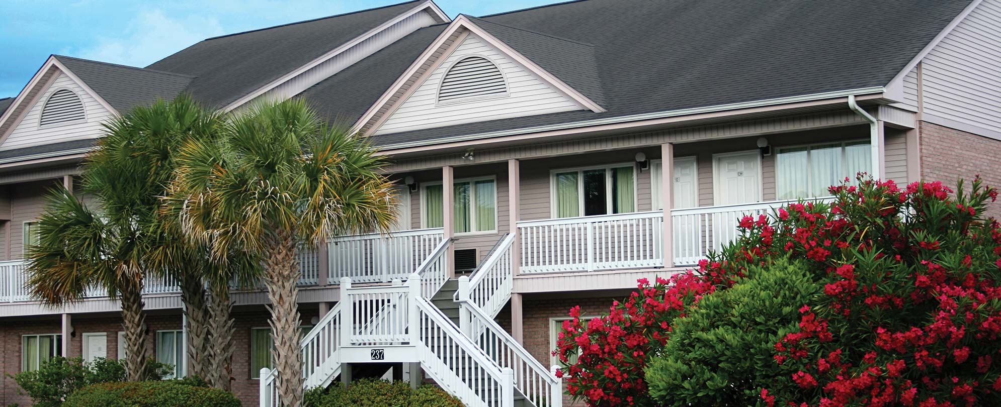 Exterior - CW Grand Palms