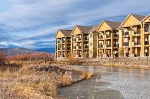 The exterior of WorldMark Rocky Mountain Preserve, a timeshare resort in Granby, Colorado, surrounded by mountains and water.